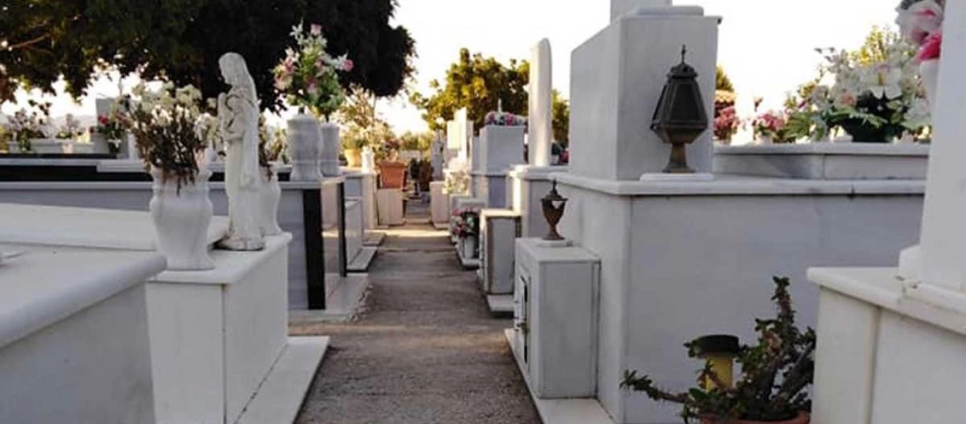 Χανιά: Σταμάτησαν 70χρονη που πήγαινε να θυμιατίσει το μνήμα της κόρης της! (βίντεο)